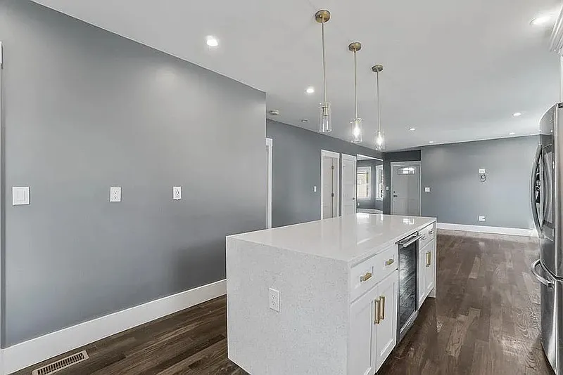 2 bed, 2.0 bath, 1047 sqft, $2,063 — Photo 2