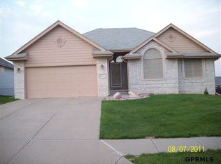 10372 Vernon Ave, Omaha, NE 68134