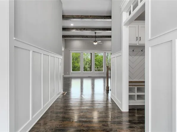 2139 SW Hook Farm Dr, Lees Summit, MO 64082