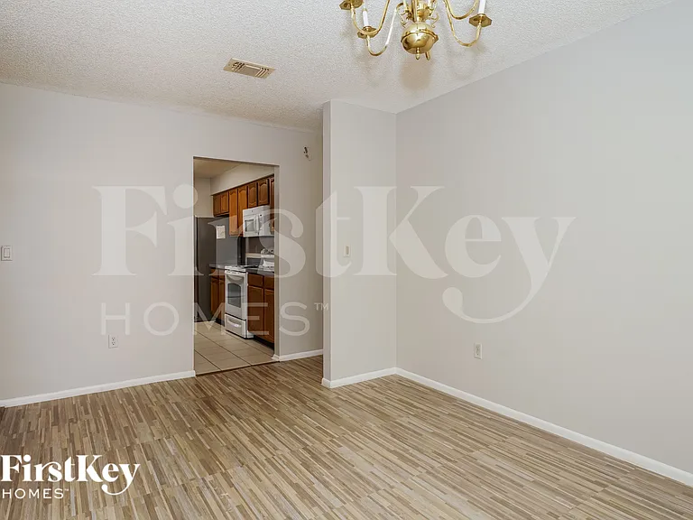 1389 Trollman Ave — Photo 7
