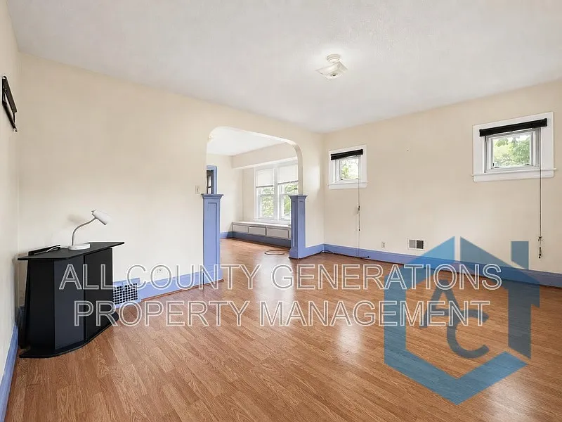 2 bed, 1.0 bath, $950 — Photo 4
