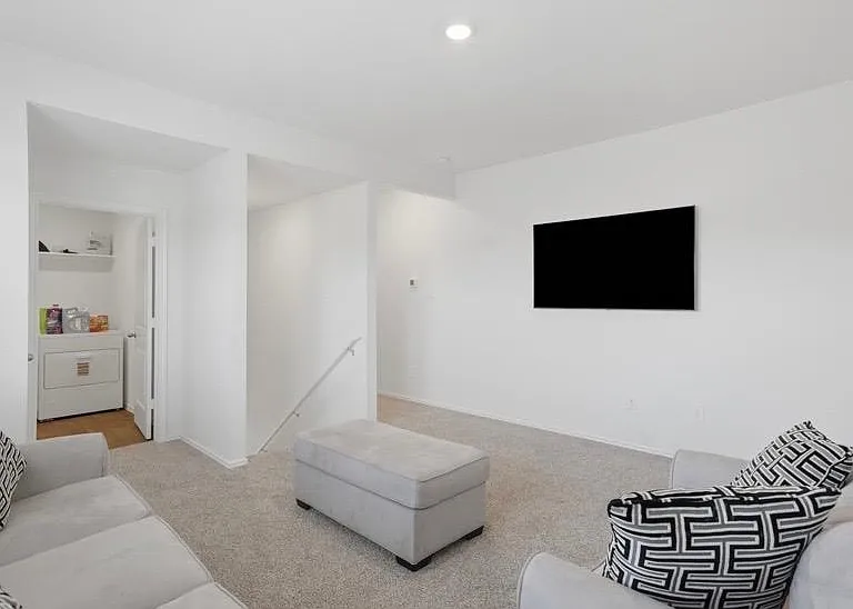 293 Ebbsfleet Dr — Photo 16