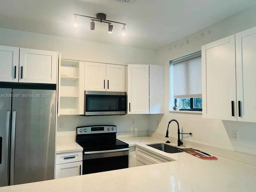 309 Nw 7th Ct # 1 Hallandale Beach, Fl 33009 — Photo 3