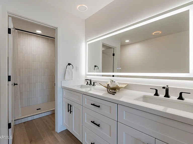 938 W Mission Ln — Photo 18