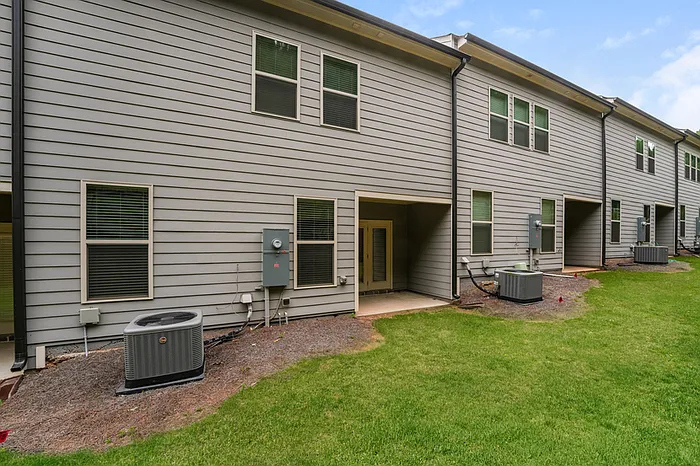 1012 Pearce Way — Photo 10