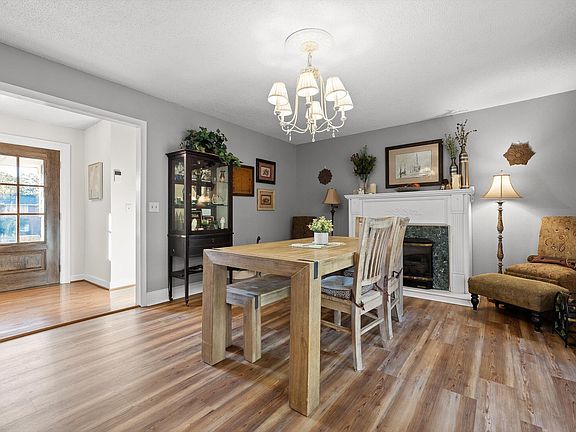 5th image of 92 S Glade Rd