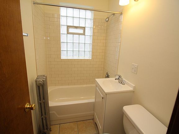 5th image of 4027 N Kenmore Ave APT 2