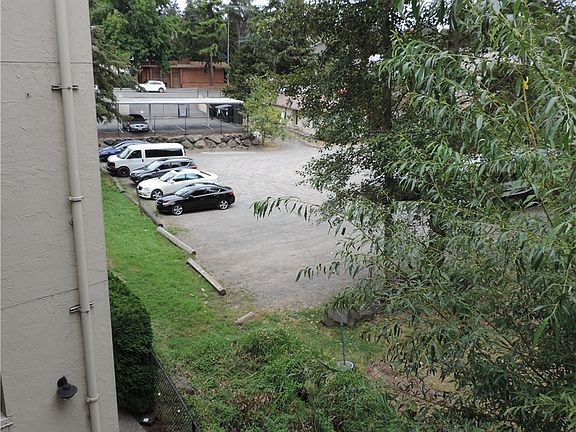 2nd image of 9201 NE Juanita Dr APT 301