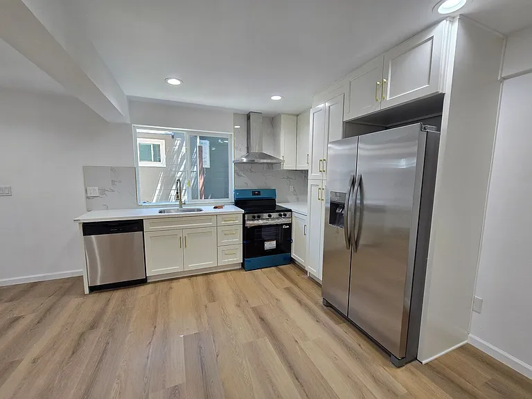 5534 Jefferson Ave — Photo 8
