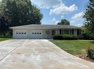 3502 Nickell Dr, Saint Joseph, MO 64506