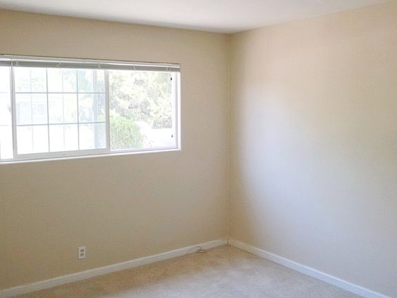 5th image of 2119 Cambridge Dr