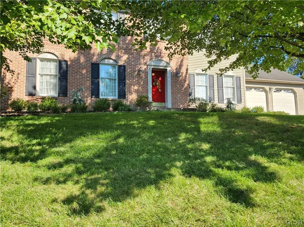 4636 Fir Dr, Nazareth, PA 18064