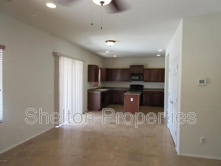 20384 N 261st Dr — Photo 7