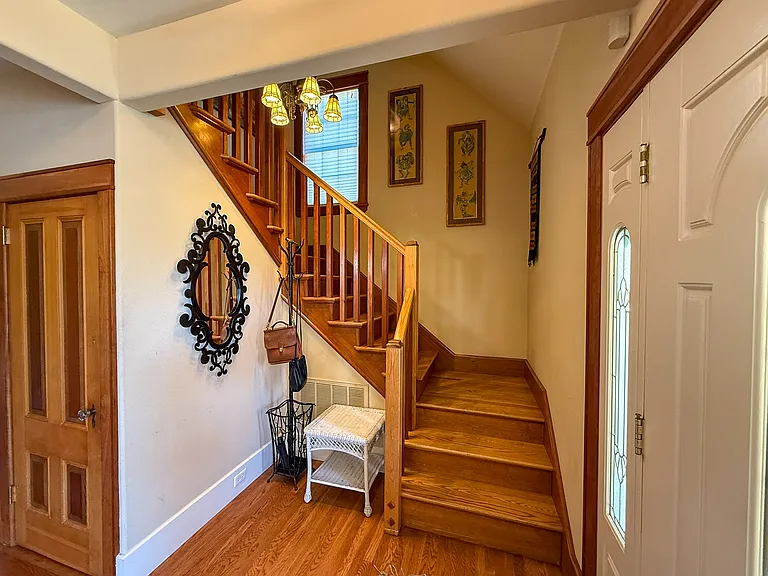 385 Coombs St — Photo 10