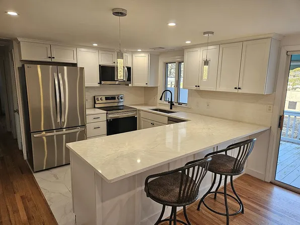 18 Buchanan Rd, West Yarmouth, MA 02673