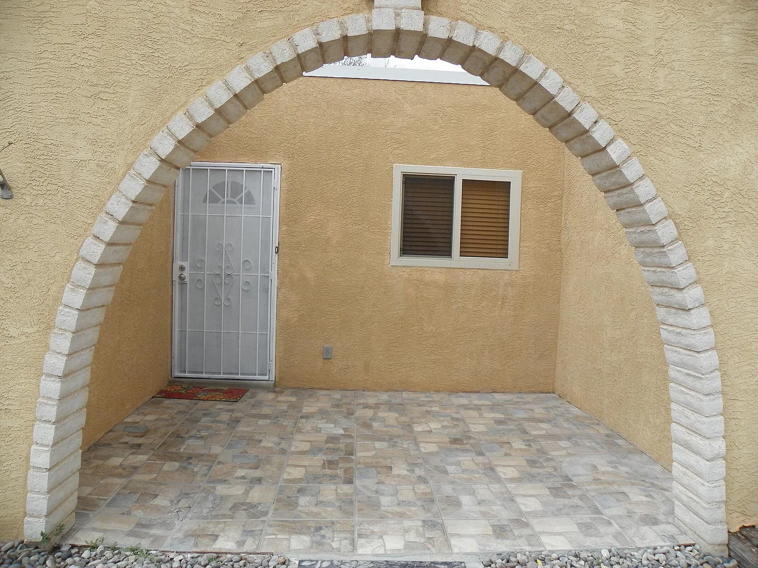 2 bed, 2.0 bath, 1115 sqft, $1,800 — Photo 2