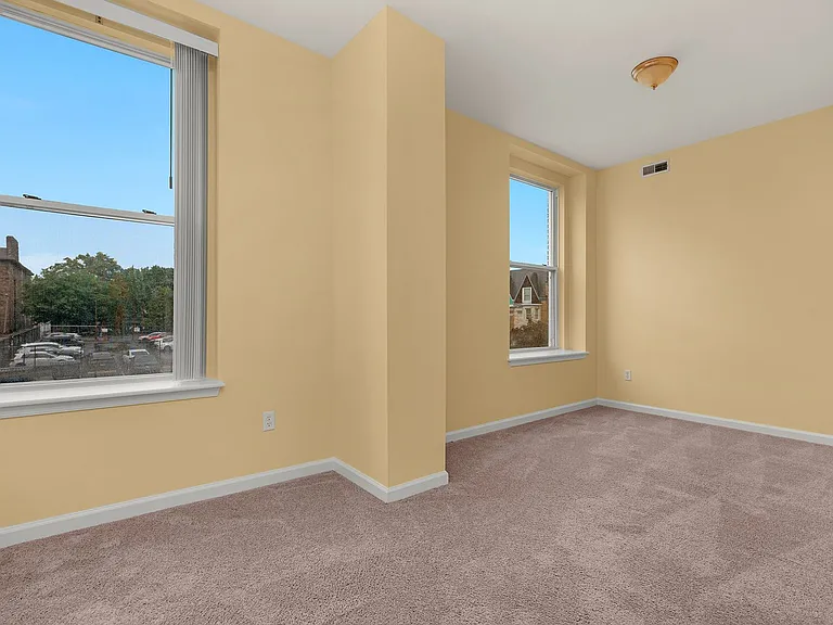 2300 N Calvert St — Photo 29