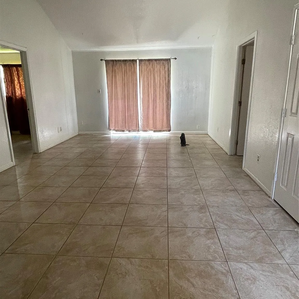 3 bed, 2.0 bath, 1097 sqft, $1,800 — Photo 3