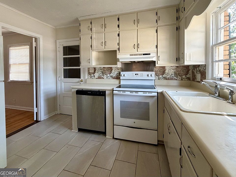 2nd image of 210 Oak Haven Ave