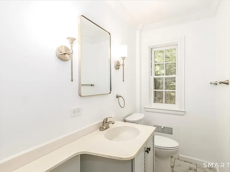 611 Westover Rd — Photo 24