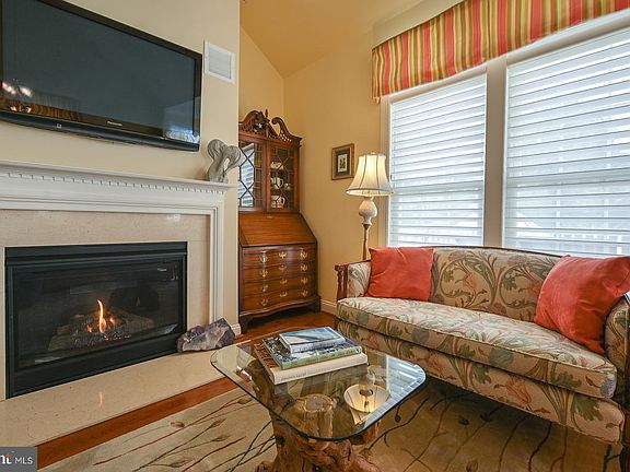 5th image of 1097 Balfour Cir
