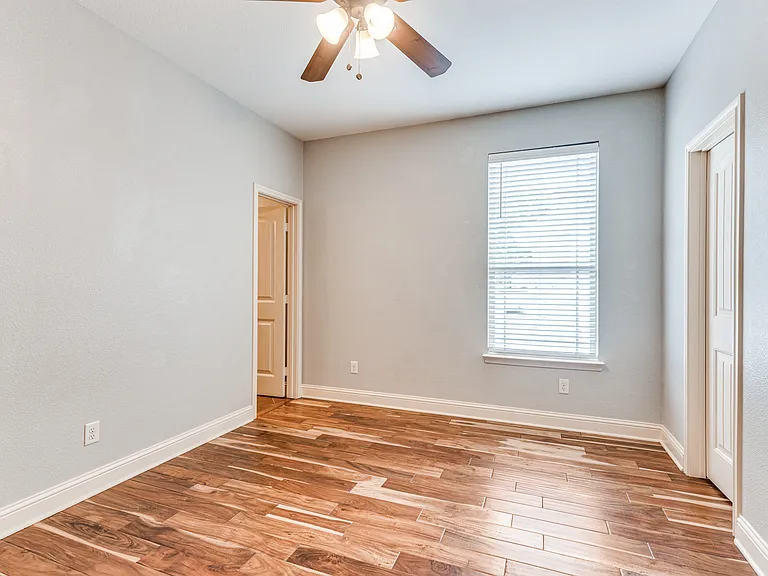 2712 Merida Ave #2712 — Photo 11