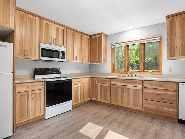 3. 525 Oxford 3 - Kitchen 3. 525 Oxford 3 - Kitchen