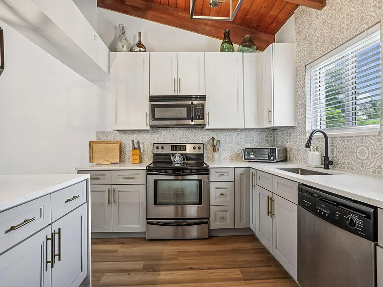 2541 Southridge Rd — Photo 17