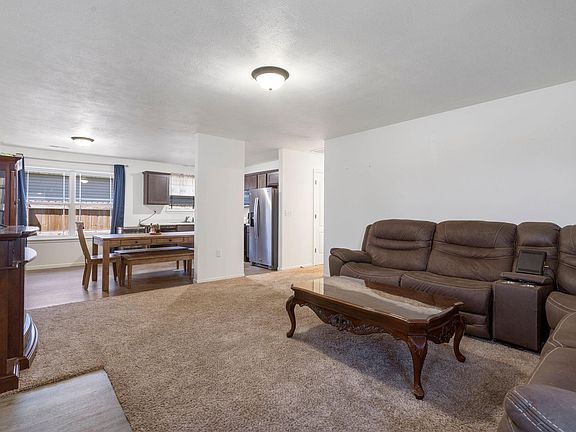 4th image of 181 Oakwood Estates Court