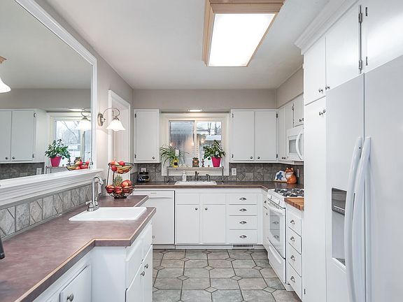 5th image of 3318 Fernside St