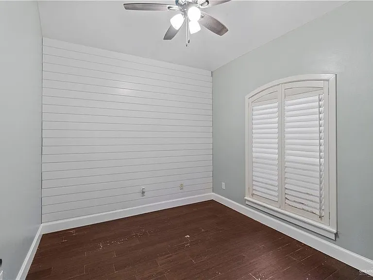 2510 May Ave — Photo 16