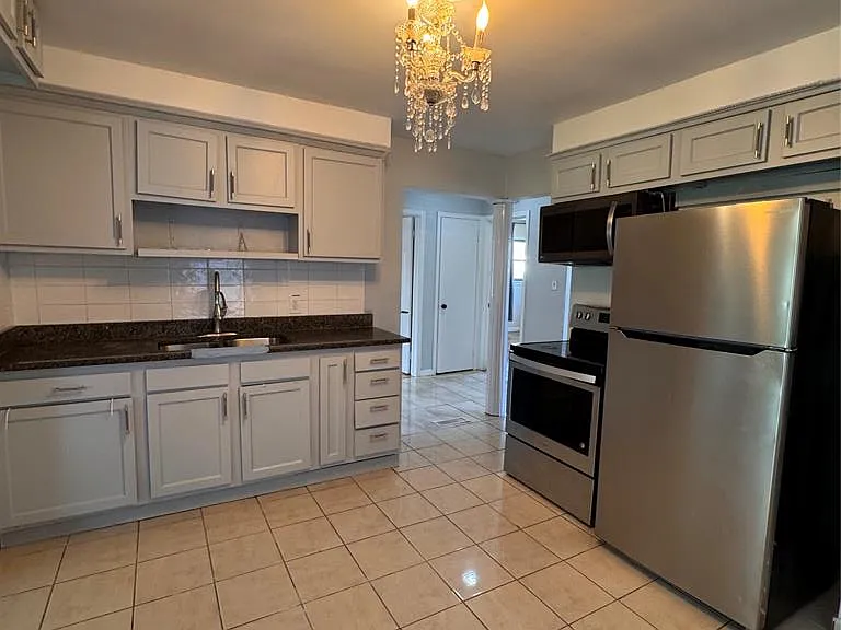 28025 Joan St — Photo 10