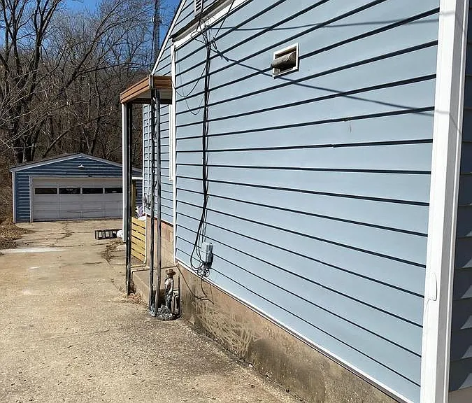1704 S Brookside Ave — Photo 2