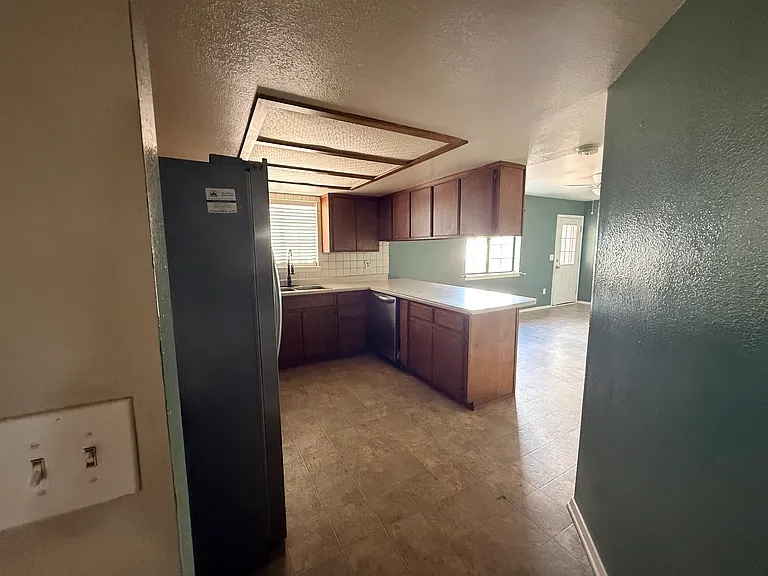 1070 S Highland Dr — Photo 7