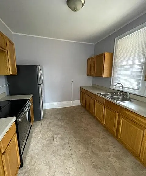 873 Heyl Ave — Photo 4