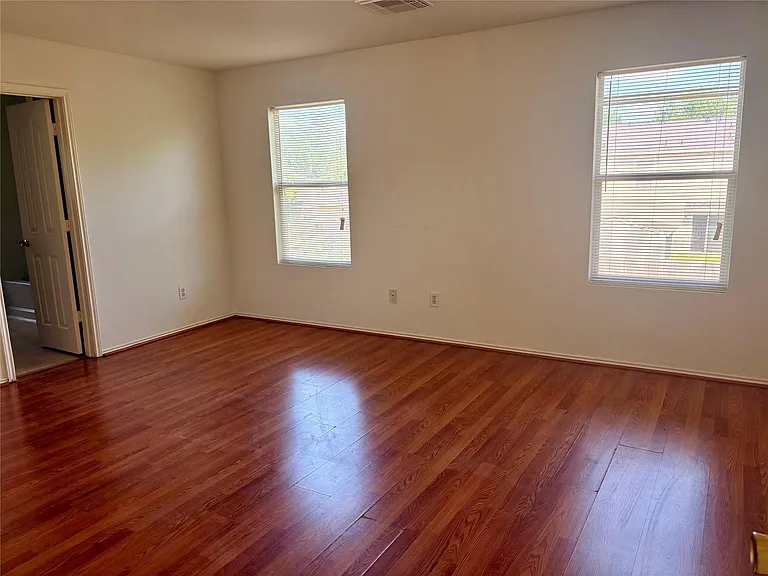 7806 Maverick Trace Ln — Photo 10