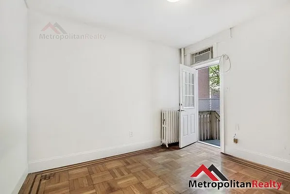 Rented by Metropolitan Realty | media 3