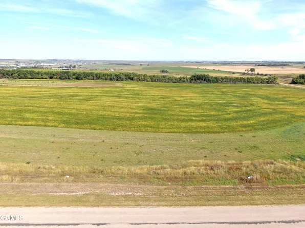 17008 Acadia Dr, Bismarck, ND 58503