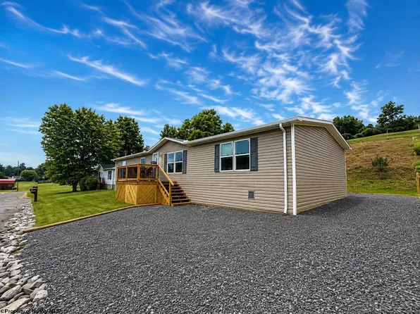 54 Crystal Ln, Bridgeport, WV 26330