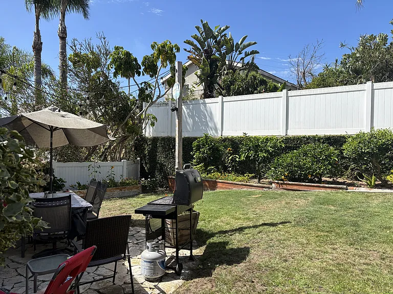 732 1/2 N Lucia Ave — Photo 11