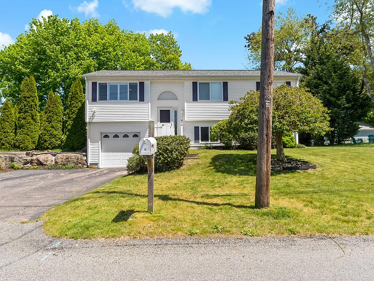 14 Lakeview Dr — Photo 2