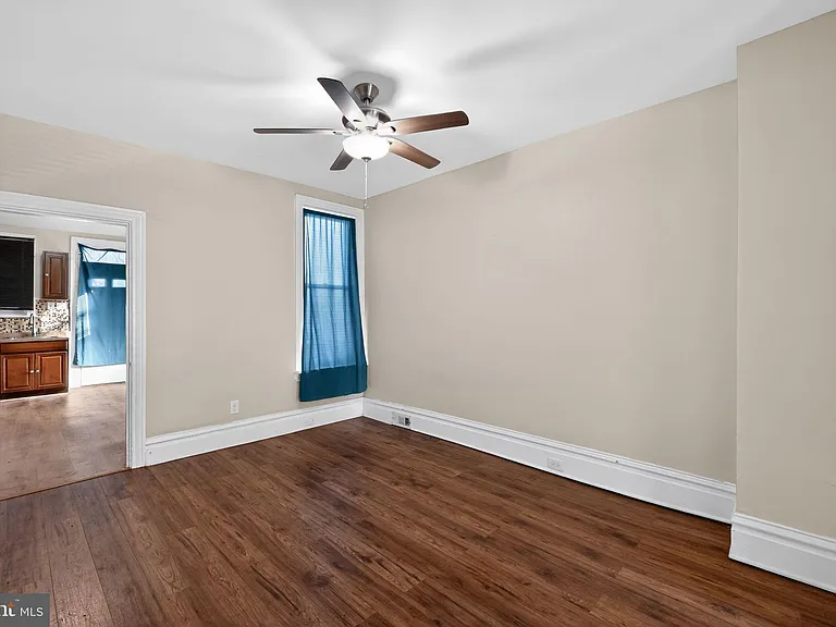 652 Emerald St — Photo 5