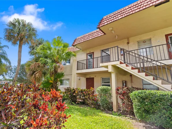 1 Abbey Lane #201, Delray Beach, FL 33446