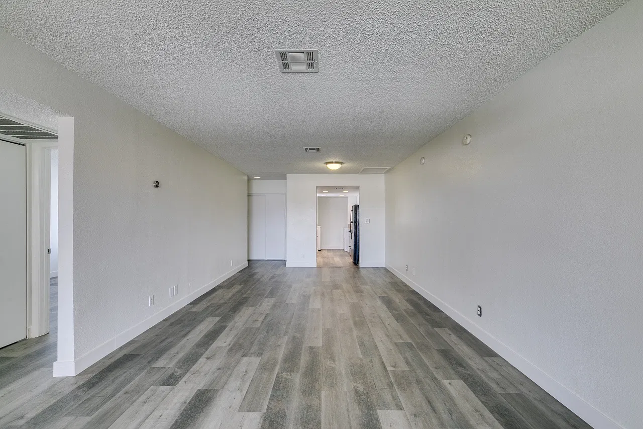 2 bed, 1001 sqft, $1,175 — Photo 4