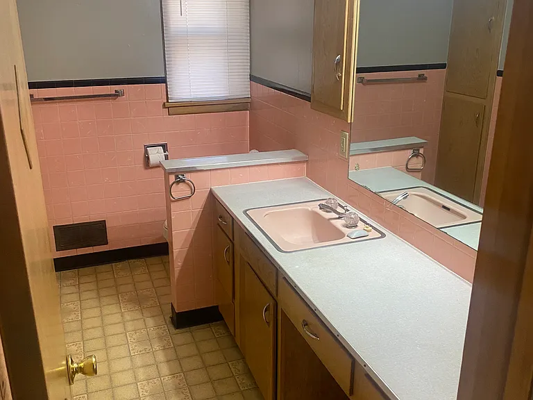 916 N Pine St #2 — Photo 6