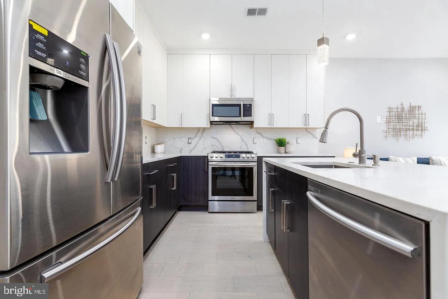 2 bed, 1054 sqft, $3,200 — Photo 2