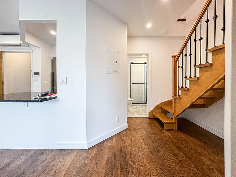 689 Leonard St #3A — Photo 9