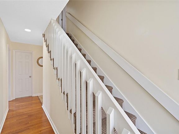 5th image of 55 Woodwind Dr
