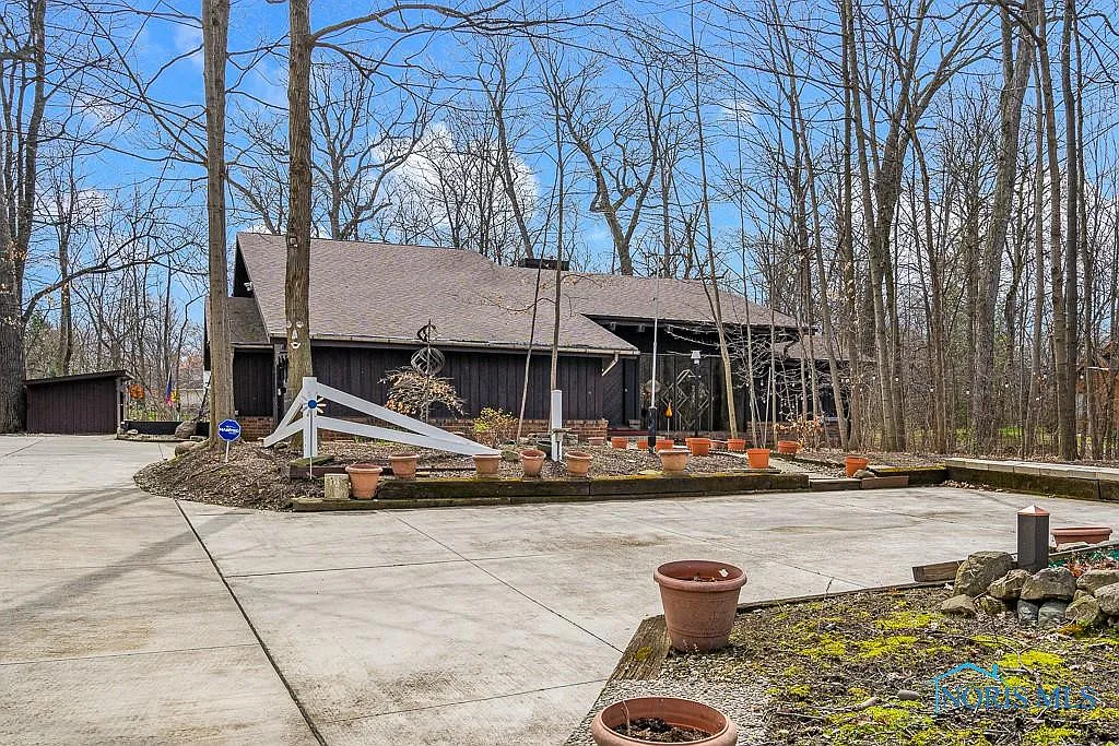 25940 W River Rd photo 1