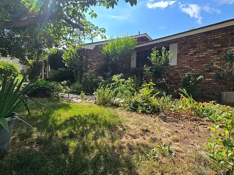 100 Hunter Lake Dr — Photo 4